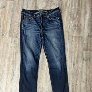 Super comfy & cute American Eagle jeans